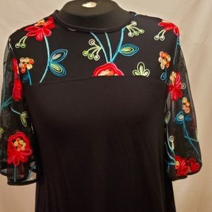 Adorable Top, Medium, Kim & Cami, Beautiful Embroidery